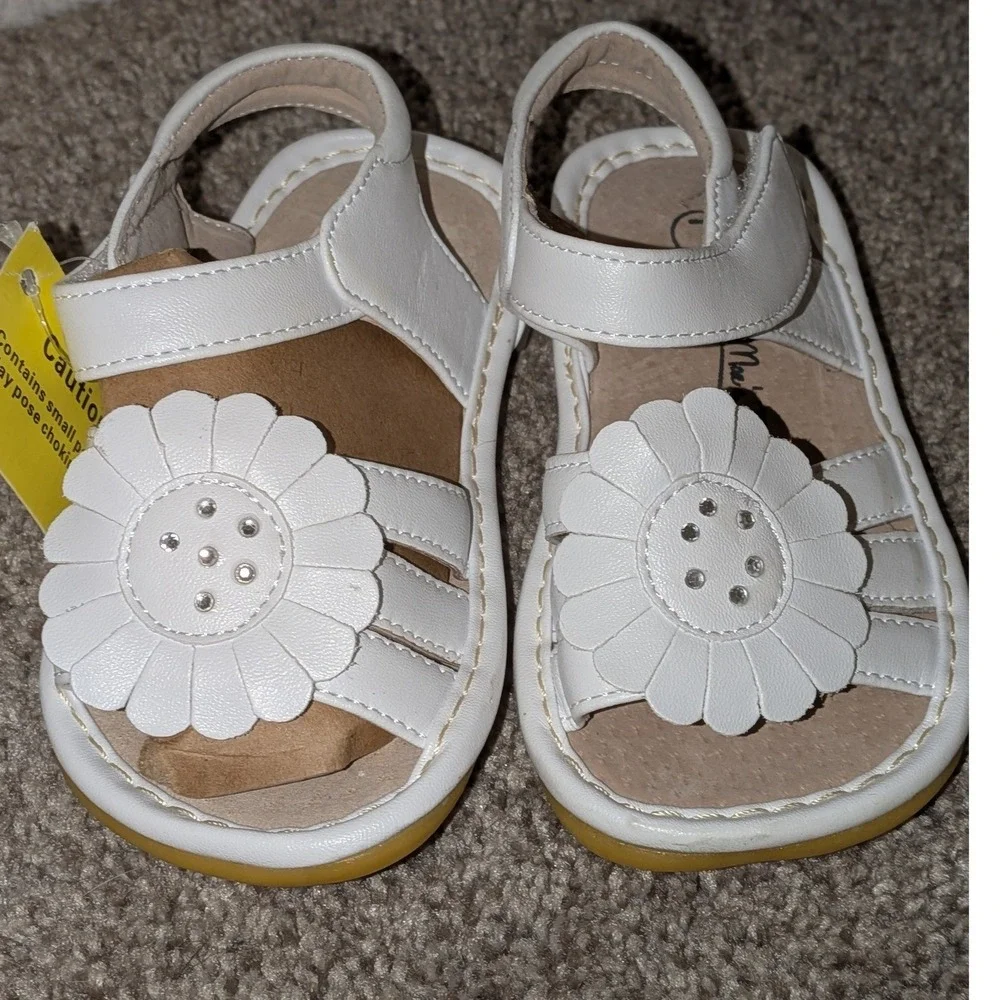 Little Mae's Boutique White Daisy Squeaky Sandals Toddler Girl Size 7 Rhinestone